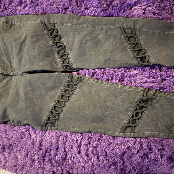 VENUS Denim - VENUS Black Skinny Jeans with Intricate Detailing